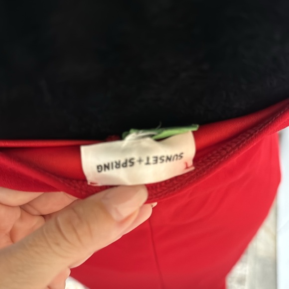 Beautiful red dress - Picture 3 of 3